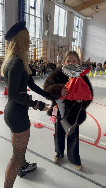 a349e75d-914d-4091-b900-631ee3477497