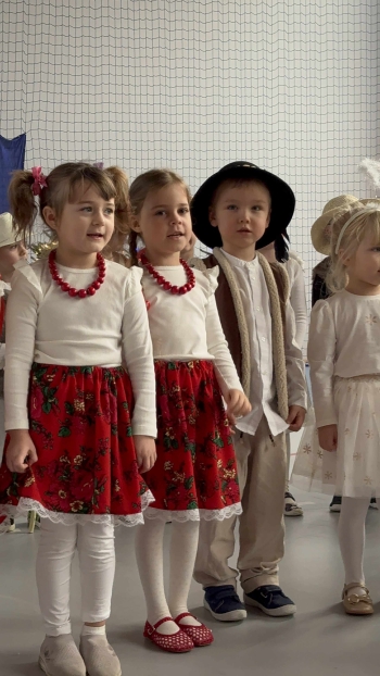 06e2049f-632e-4abc-af63-2f26b6554d16