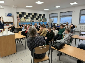 c8ba7481-08e2-4d9f-9aaa-2604a7d41784