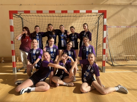 Podium w Mistrzostwach Regionu w piłkę ręczną!